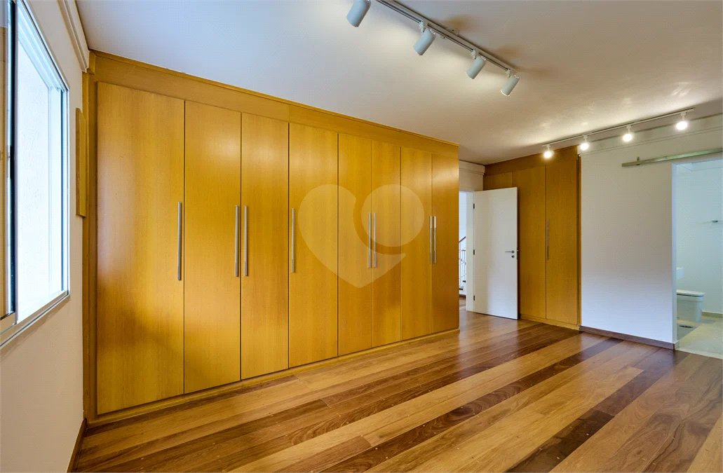 Casa de condomínio 4 suítes a venda no Alto da Boa Vista