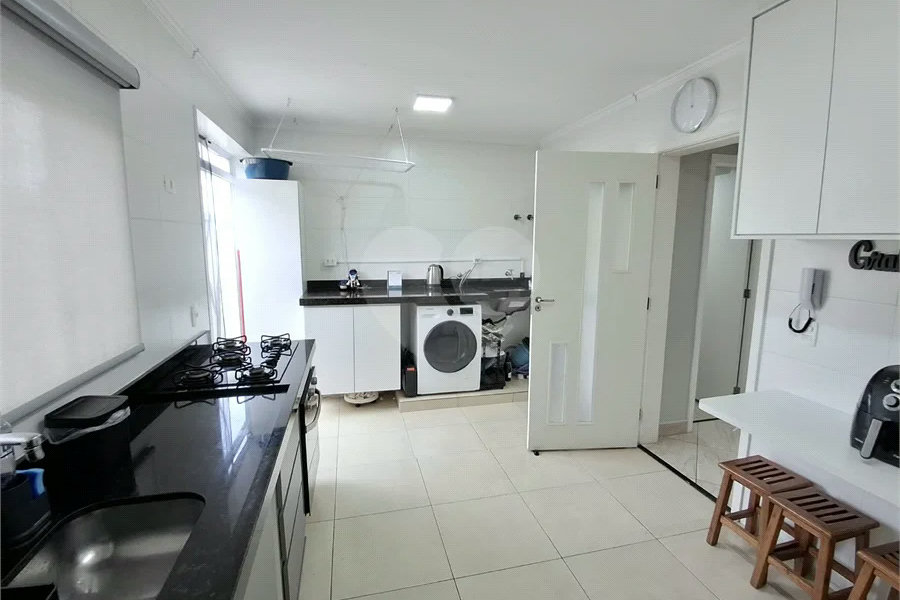 Casa à venda com 3 quartos, sendo 1 suíte, no condomínio Vila Arnoni, São Paulo - SP