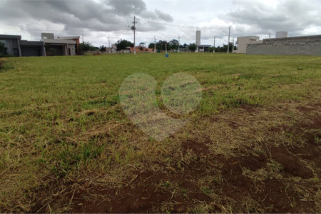 Terreno à Venda em São Carlos, no bairro Residencial Samambaia