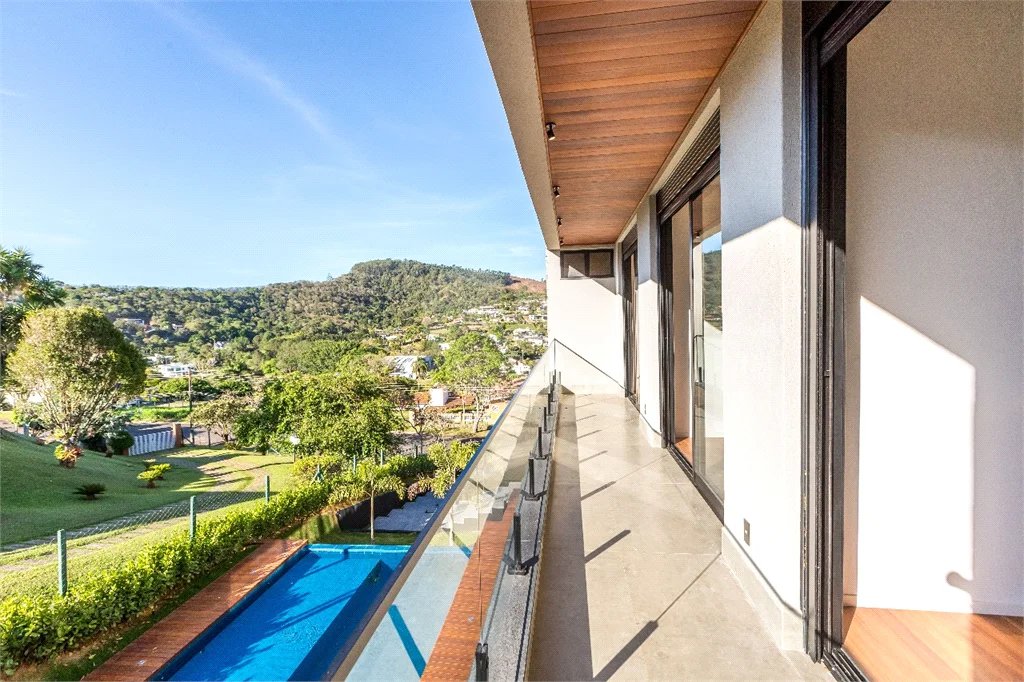 Casa à venda com 4 suítes no condomínio Jardim das Palmeiras, Bragança Paulista - SP