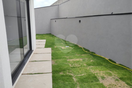 Sobrado em condomínio na cidade de Atibaia com vista espetacular, privacidade e conforto, avalia permuta, aceita financiamento