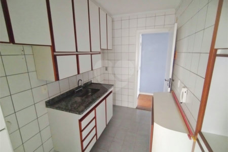 Apartamento na Saúde - 2 quartos com 1 suíte, varanda e 2 vagas