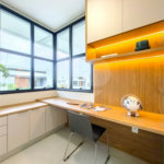 Casa Térrea – Condomínio Maria Cândida - 300 m² de terreno - 212 m² de área construída - 4 vagas de garagem, sendo 2 cobertas - Sala de jantar e estar integradas, com pé-direito duplo e cortina - 3 suítes com ar-condicionado, sendo 1 master com closet – planejado – Roupeiro – Escritório - Cozinha