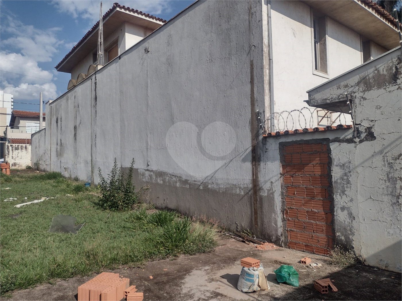 Terreno á venda no Jardim Paraíso