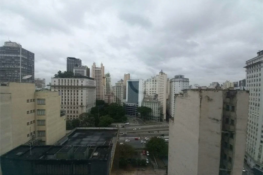 Ótima sala para escritório com 37 m², possui 2 ambientes.