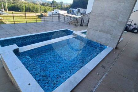 Luxuoso Sobrado com 4 Suítes