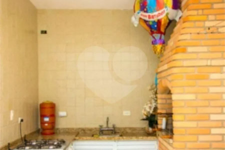Sobrado com 180m² , 3 dormitórios , sendo 3 suítes , 3 vagas de garagem , churrasqueira e Jardim de inverno , à venda na Vila Scarpelli , Santo André.