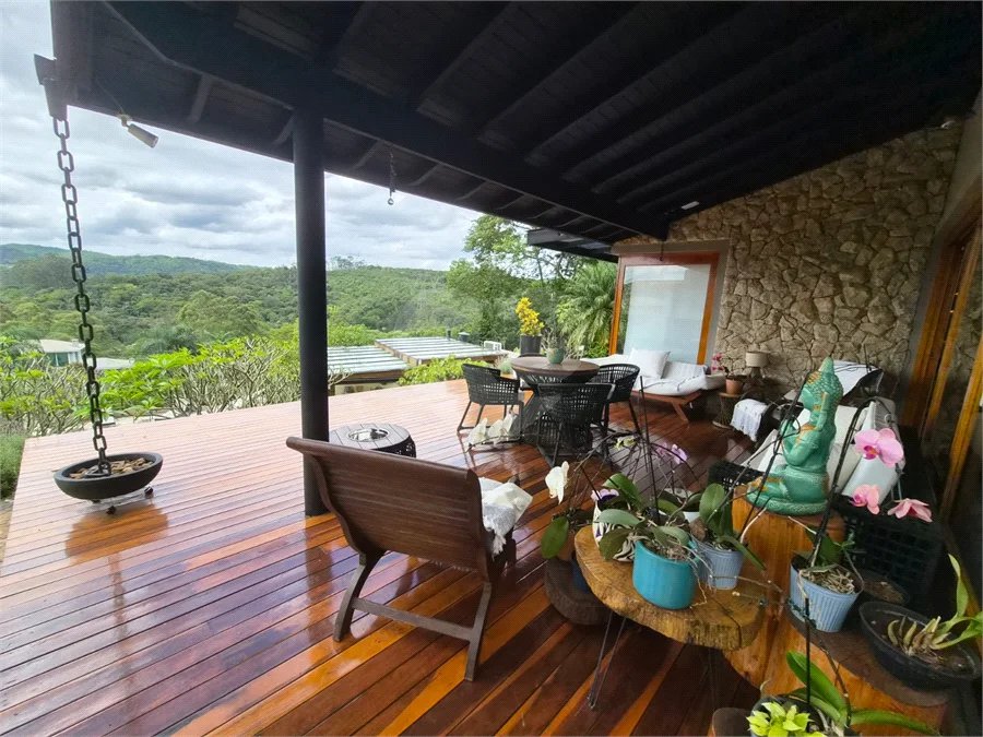 Casa em Condomínio de Alto Padrão no Suíça da Cantareira.