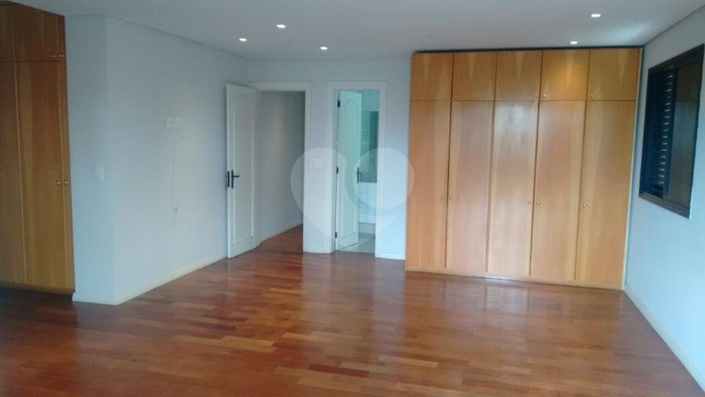 Excelente Apto à venda na Saúde c/240 m2 - 3 Suites/4 Vagas
