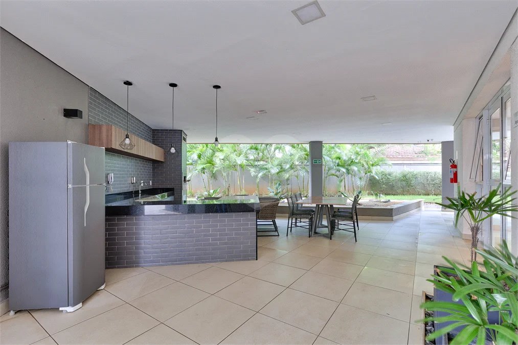 Apartamento com 68m² sala 02 ambientes, 02 dormitórios, sendo 01 suíte banheiro social e vaga no subsolo.! Venha conhecer!