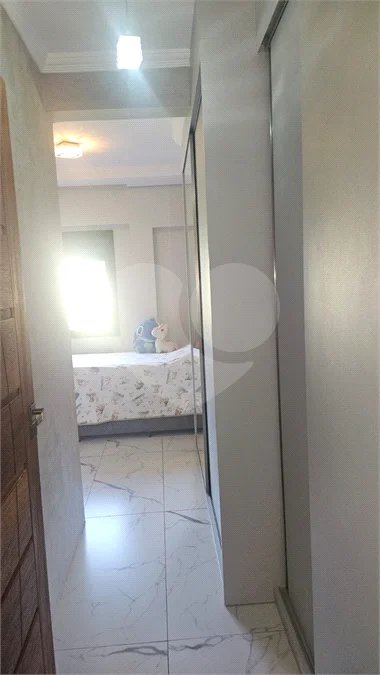 Indaiatuba- condominio Vale das Laranjeiras - Itaici - Terreno 3040,00 ms- construida 220ms - 3 dormitórios, sendo 2 suítes e uma suíte master com closet, além de uma sala ampla com 3 ambientes, Cozinha planejada,, campo de futebol/vôlei, Area de lazer com piscina, espaço gourmet com churrasque