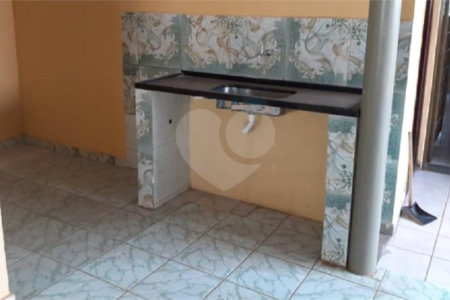 Casa Térrea com 2 dormitórios.