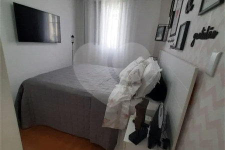 Apartamento com 2 quartos e 1 banheiro