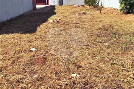 Terreno com 160,00 m² de área total.