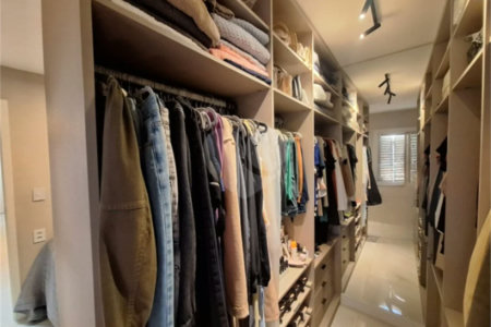 Apartamento totalmente mobiliado com 2 dormitórios, 1 vaga