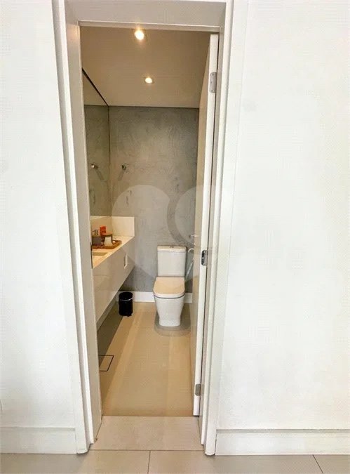 Apartamento de 106 m² no Auge Home Resort, porteira fechada, com 3 dormitórios, 1 suíte, varanda gourmet, 2 vagas, depósito e lazer completo.
