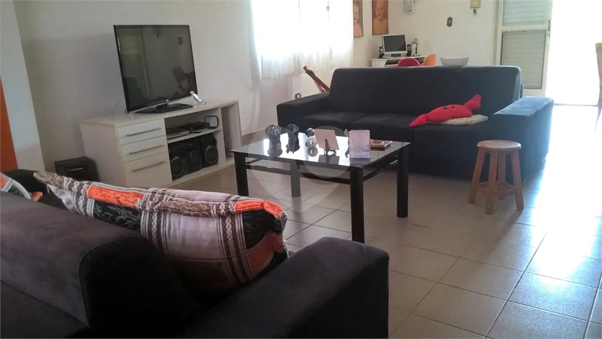Sítio à venda em Santa Isabel com 2.700m² | Piscina | Casa de Caseiro | Excelente para lazer ou investimento