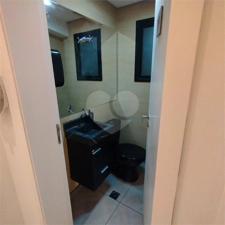 Sala comercial na Oscar Freire à venda Sala coml à venda na Oscar Freire OPORTUNIDADE Sala coml esquina. Rebouças