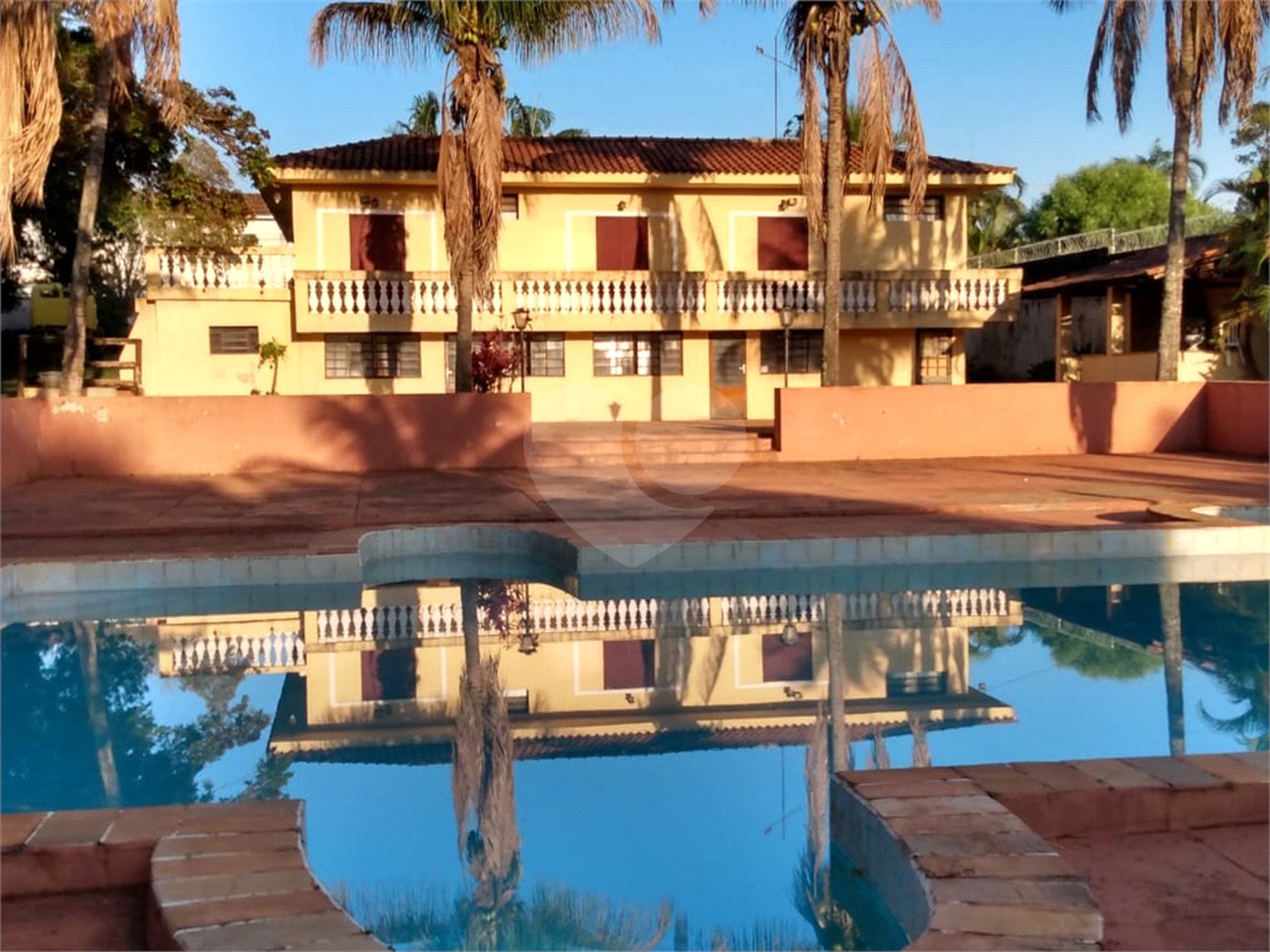 Casa Térrea com 3 dormitórios, sendo 1 suíte.