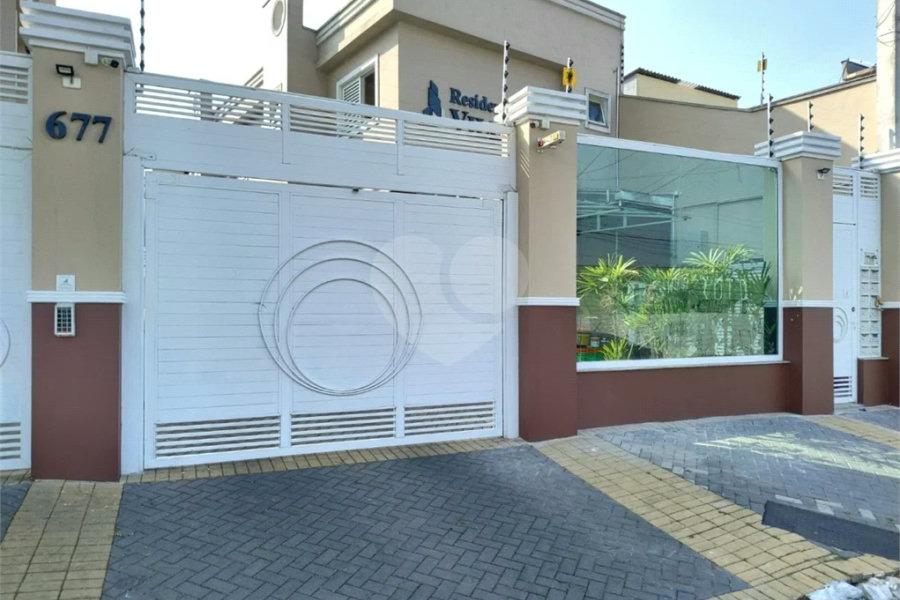 Vende-se Sobrado com 2 Suítes em Condomínio Fechado – Vila Ré