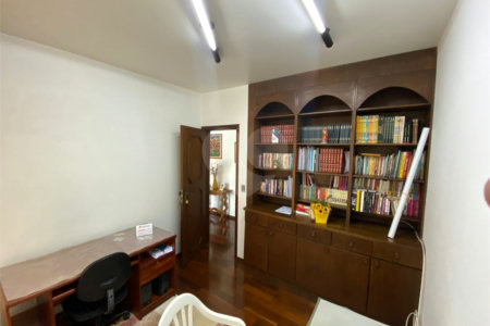Casa Térrea com 3 suítes, sendo 1 suíte master.