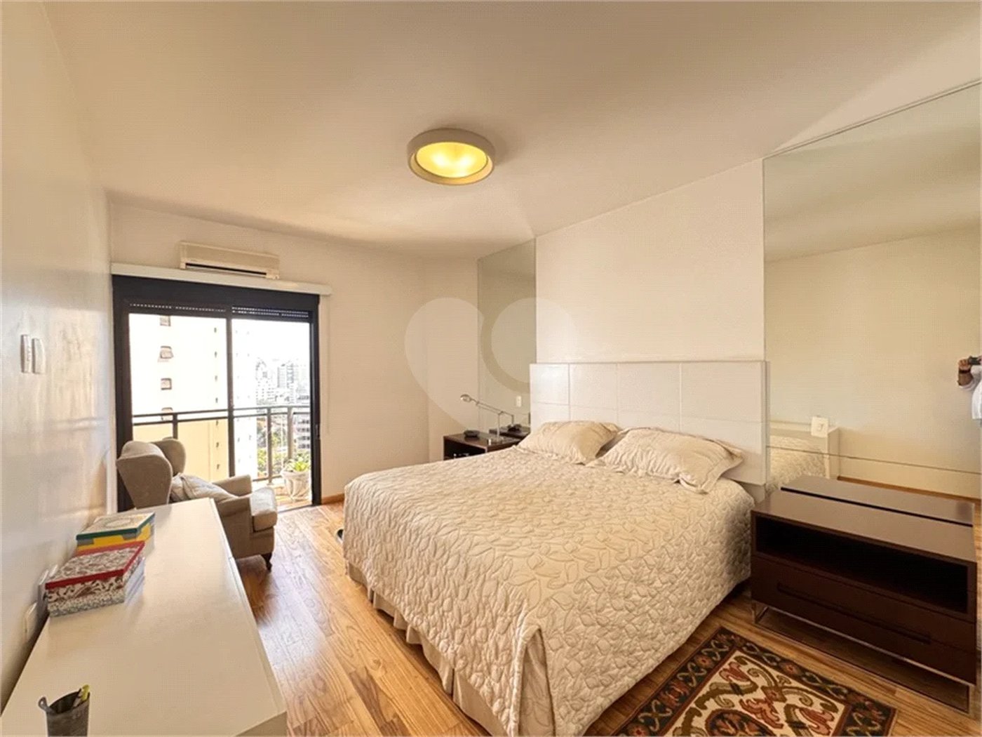 Higienópolis: Apartamento de 350 m2, 4 suítes, 5 vagas.