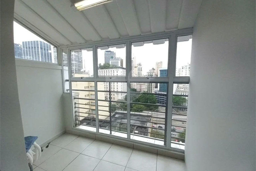 Ótima sala para escritório com 37 m², possui 2 ambientes.