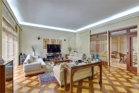 Casa Térrea à venda com 4 quartos, sendo 2 suítes, em Alto da Boa Vista, São Paulo, SP