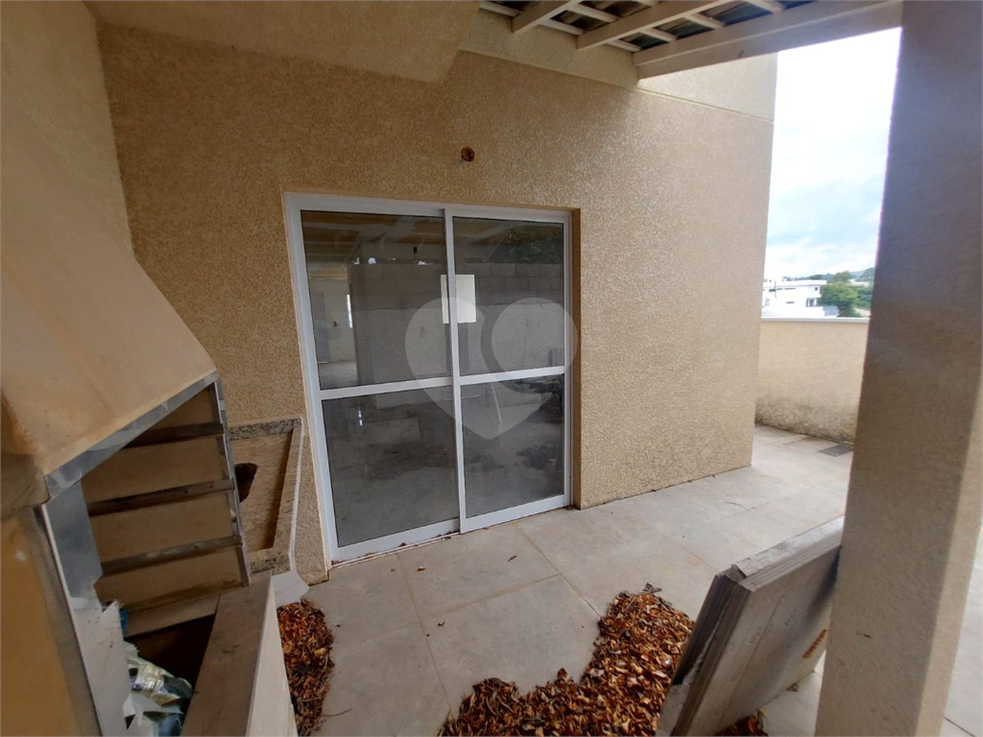 Sobrado à venda com 3 quartos, sendo 1 suíte, em Vila Omízollo, Louveira, SP