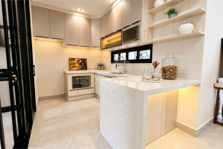 Indaiatuba - Casa condomínio Park Vista Real - AT : 200m - AC : 140m - Boiller Instalado - torneiras quentes - 3 quartos : sendo 1 suite - Suite - Ar Condicionado Samsung 12 Btu’s; arandelas de cabeceira , Dommus Closet . Esquadria , porta automática . 2 Quartos - Ar Condicionado Samsung 9 Bt