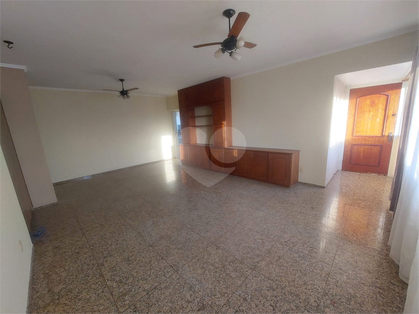 Apartamento Edifício Roberto Martinez .