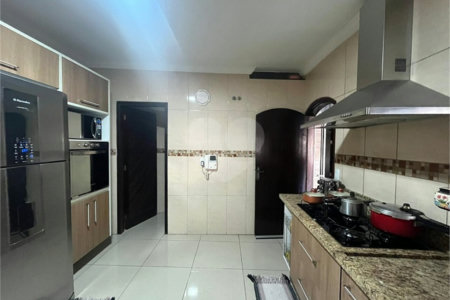 Casa com piscina disponivel para venda com 250m² - Jardim Paris / SP