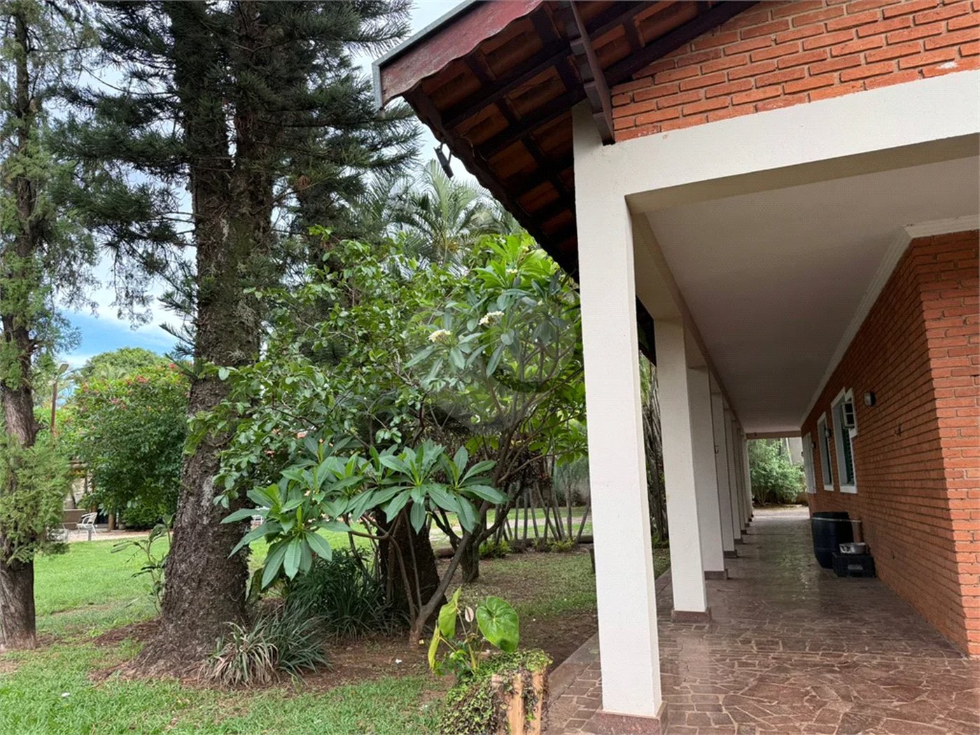 Chácara no Unileste, com espaço para eventos e cozinha industrial, na modalidade porteira fechada,