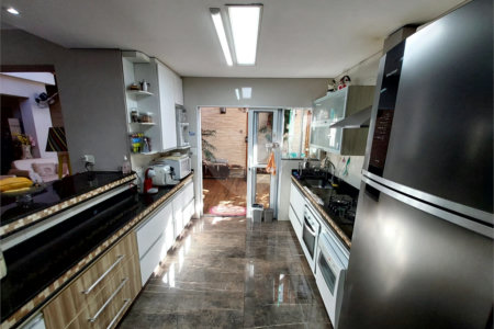 Casa residencial com ponto comercial a venda no Centro