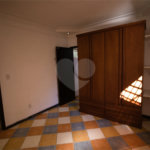 Casa com 4 Dormitórios e área de lazer com piscina