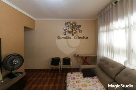 Casa com 154m², 2 dormitórios, 1 vaga, à venda na Vila Ema.