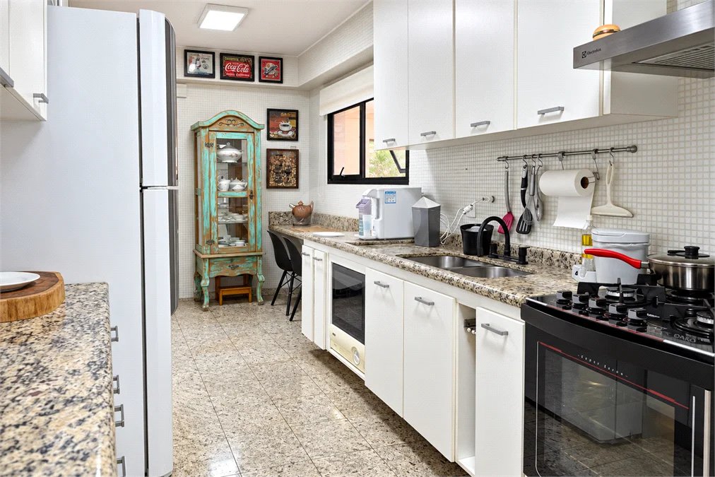 Apartamento com 3 suítes á venda no Condomínio Chácara Alto da Boa Vista, São Paulo - SP
