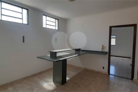 Casa térrea para venda, com 3 dormitórios, sendo 1 suíte.