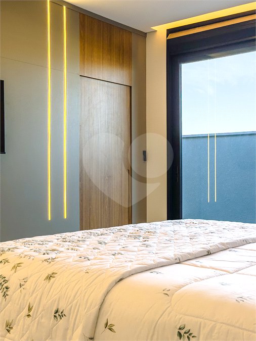 Indaiatuba - Quintas da Terracota - 1252 m² de terreno - casa térrea com 514 m² de área construída -3 vagas de garagem cobertas e 3 descobertas Lavabo - Sala de estar e jantar amplas e integradas - Escritório privativo - Cozinha toda equipada com geladeira, forno, micro-ondas, lava-louças,