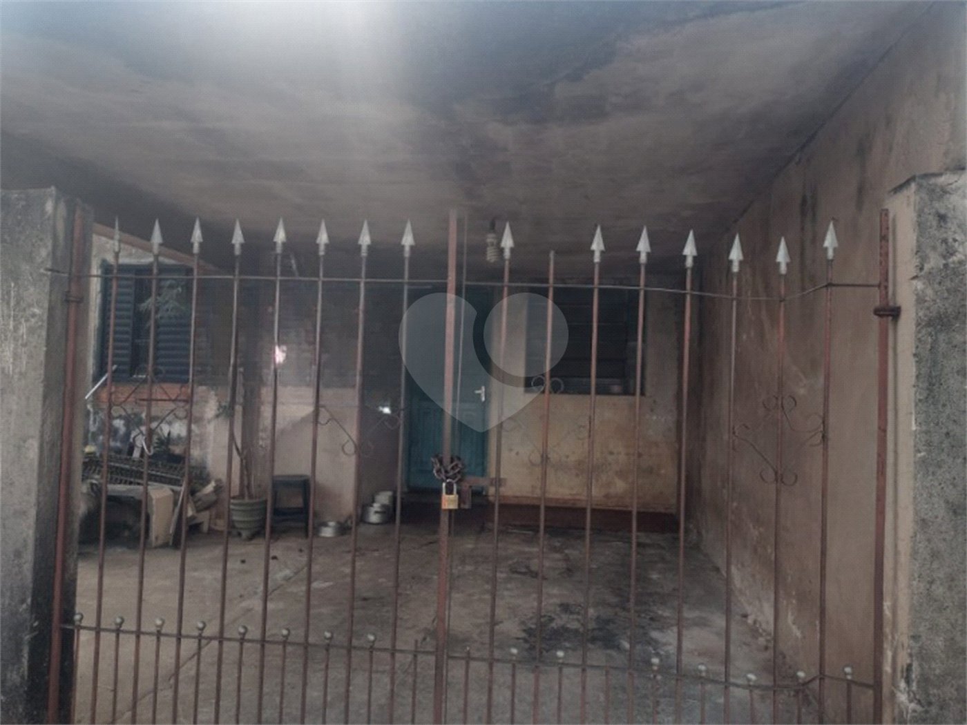 Vende-se terreno com 2 casas no Vila Boa Vista I