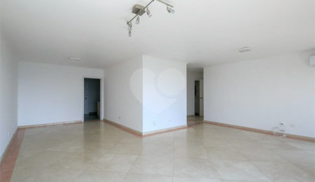 Apartamento à venda com 3 quartos, sendo 1 suíte, em Alto da Boa Vista, São Paulo, SP