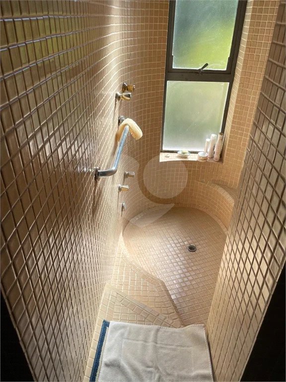 Casa à venda, 742 m², com piscina, 5 suítes, em Embu das Artes