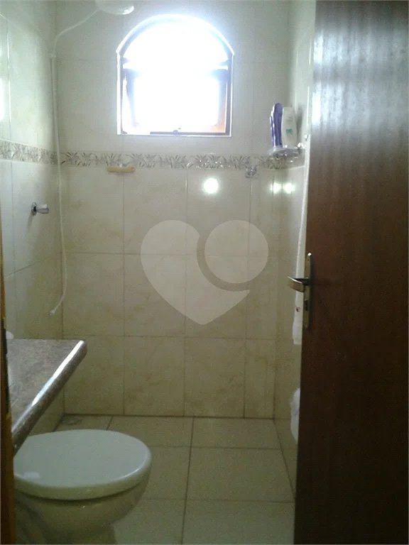 Casa com 260m² , 3 pavimentos , 6 dormitórios , 1 suíte , 3 vagas , a venda no Itaim Paulista.