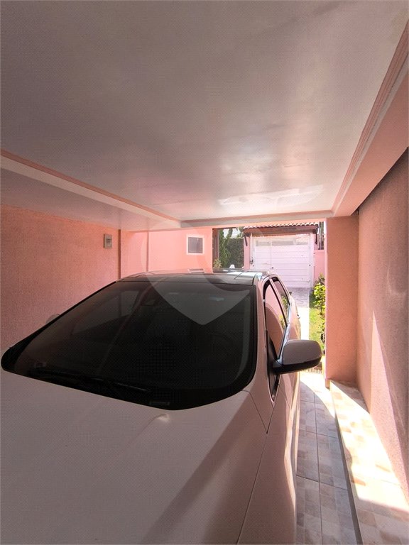 Casa à Venda no Santa Marta com 3 Suítes e Piscina