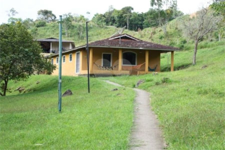 Sítio à Venda Natividade da Serra c/ 2.291,56m² Area Const. e 271.000,00m² Área Total