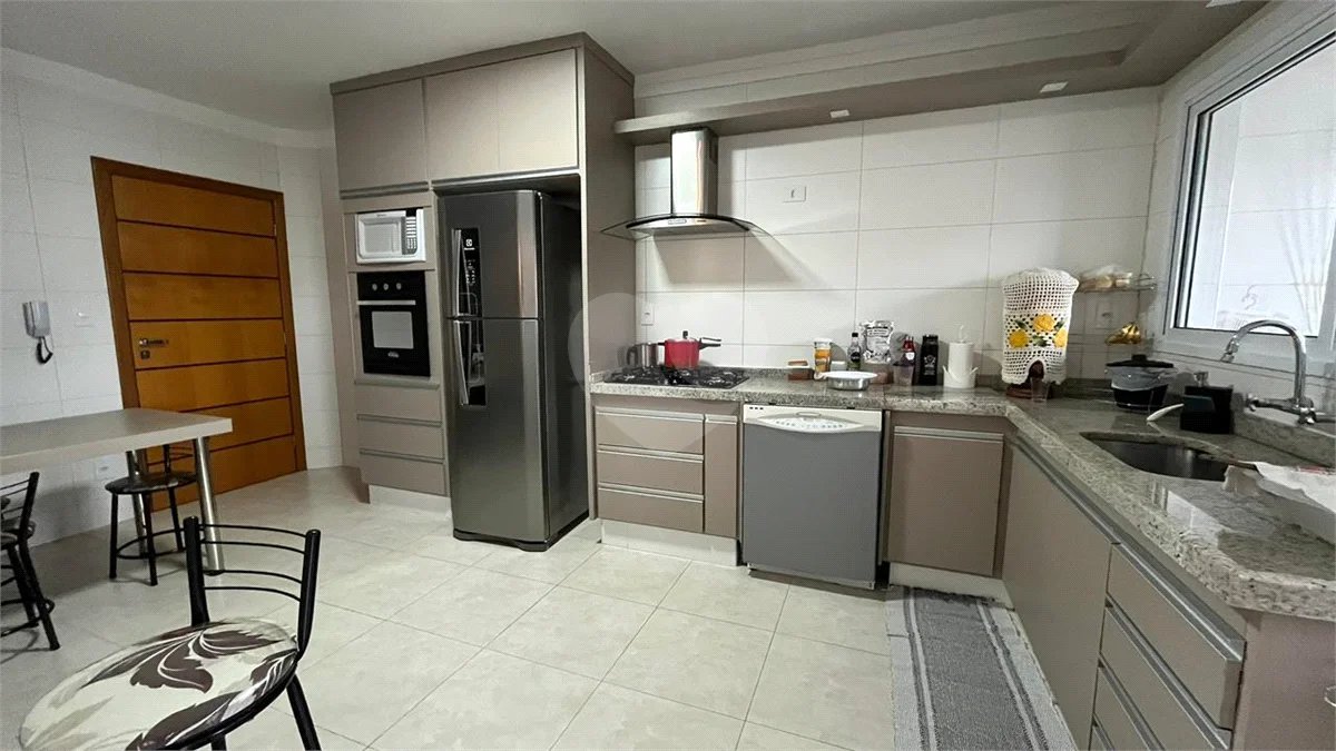 Apartamento à venda com 3 quartos, sendo 1 suíte, no Centro, Poços de Caldas - MG