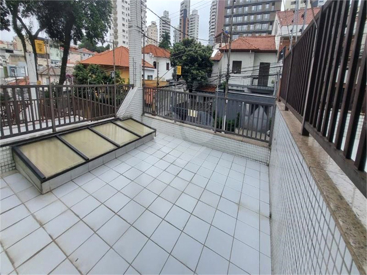 Sobrado à Venda na Aclimação - 150 m² - 2 Salas, 3 Dorms, 2 Vagas.