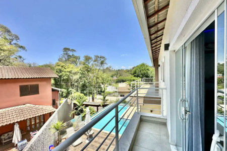 Magnífica Casa Contemporânea na Fazendinha - 4dorms | 3 Suites | Gourmet, piscina, lareira, hóspedes, escritório! Muito Verde e Tranquilidade em um dos melhores condominios da Região .
