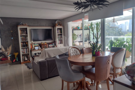 Apartamento à venda com 2 suítes em Campo Belo, São Paulo, SP