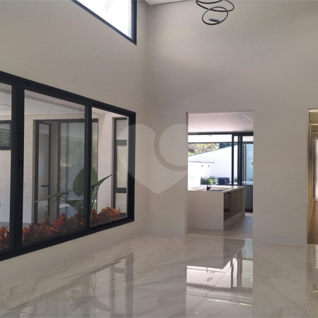 Casa a venda com 04 suítes área gourmet e 6 vagas para autos em condominio fechado Atibaia